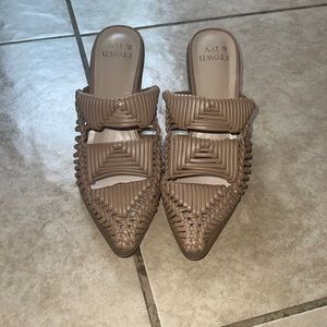 Heel/clog crown and ivy size 7